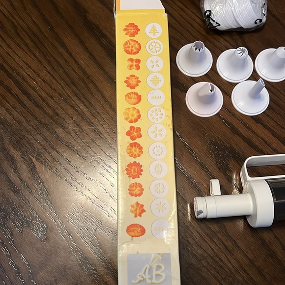 Vintage hand-held cookie press set - Picture 3 of 6